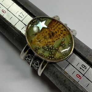 Sterling Silver Ring. Style? Size 8